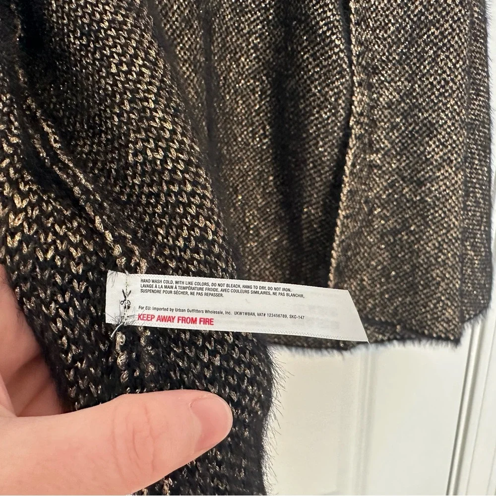 The Softest Women's Sleeping on Snow Metallic Shawl - Picture 9 of 11